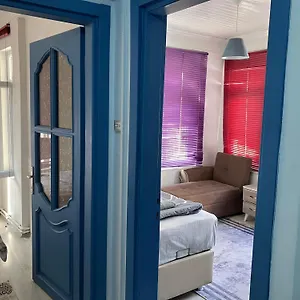 Yellow House Стамбул